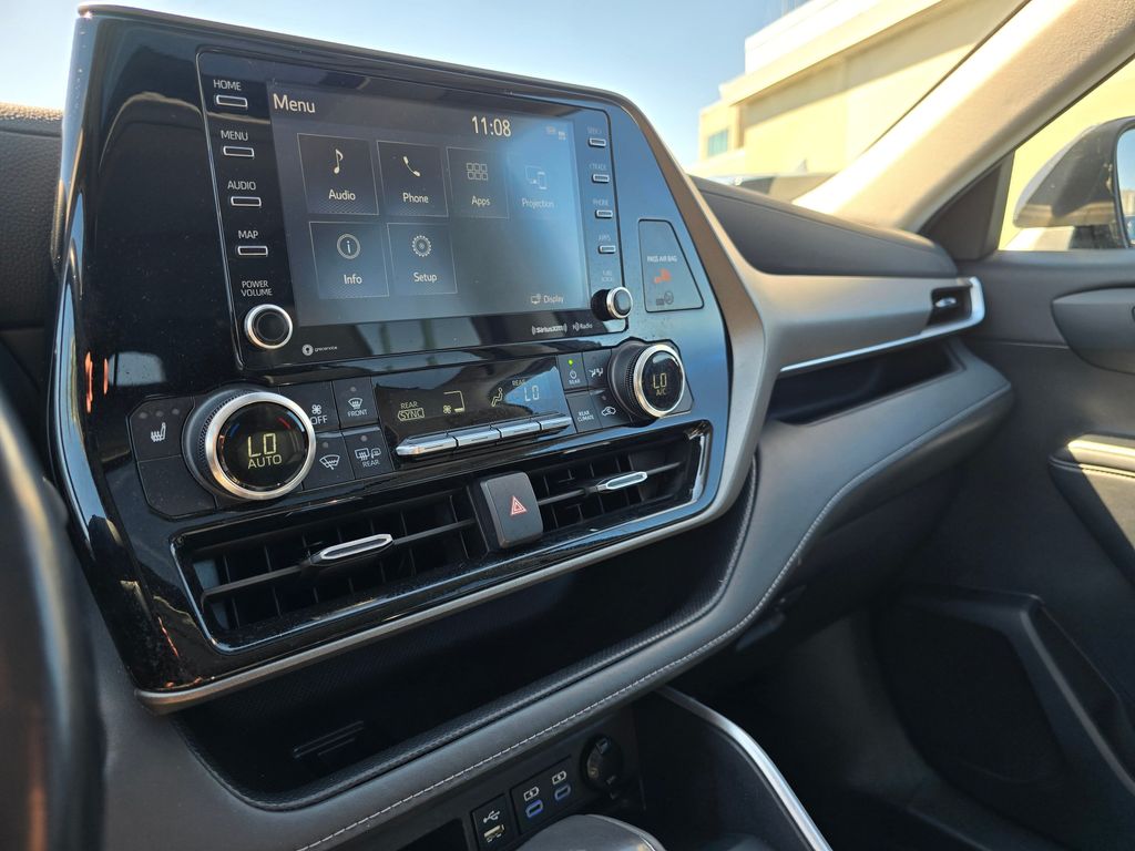 Vehicle image 28 of 31