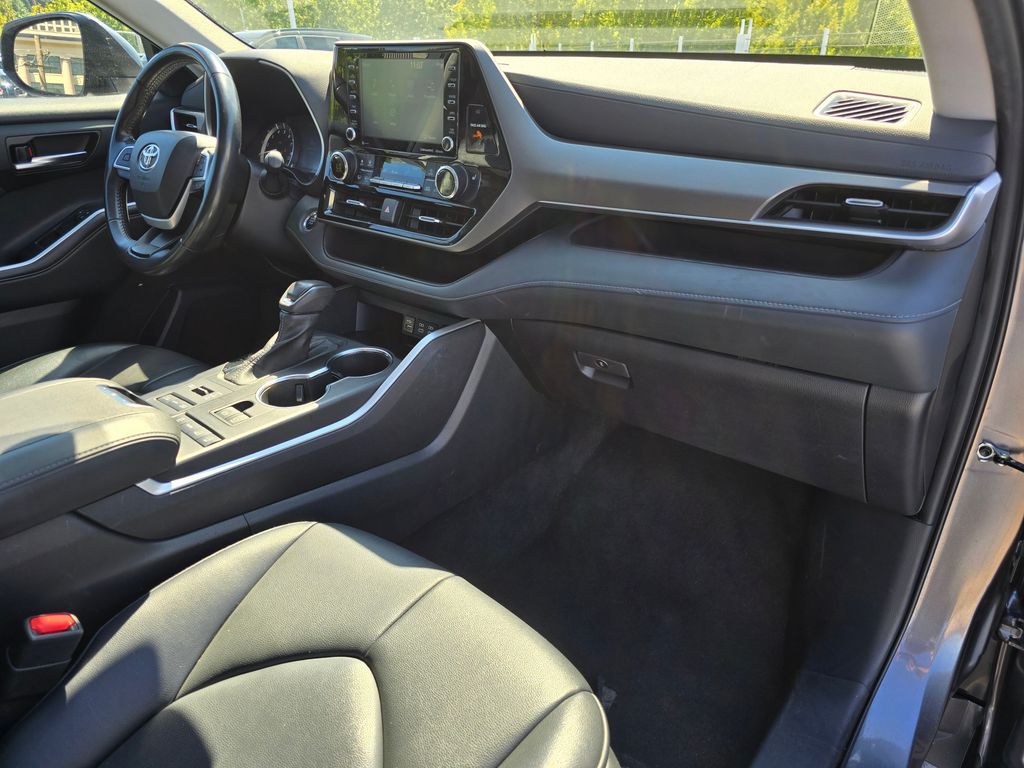 Vehicle image 22 of 31