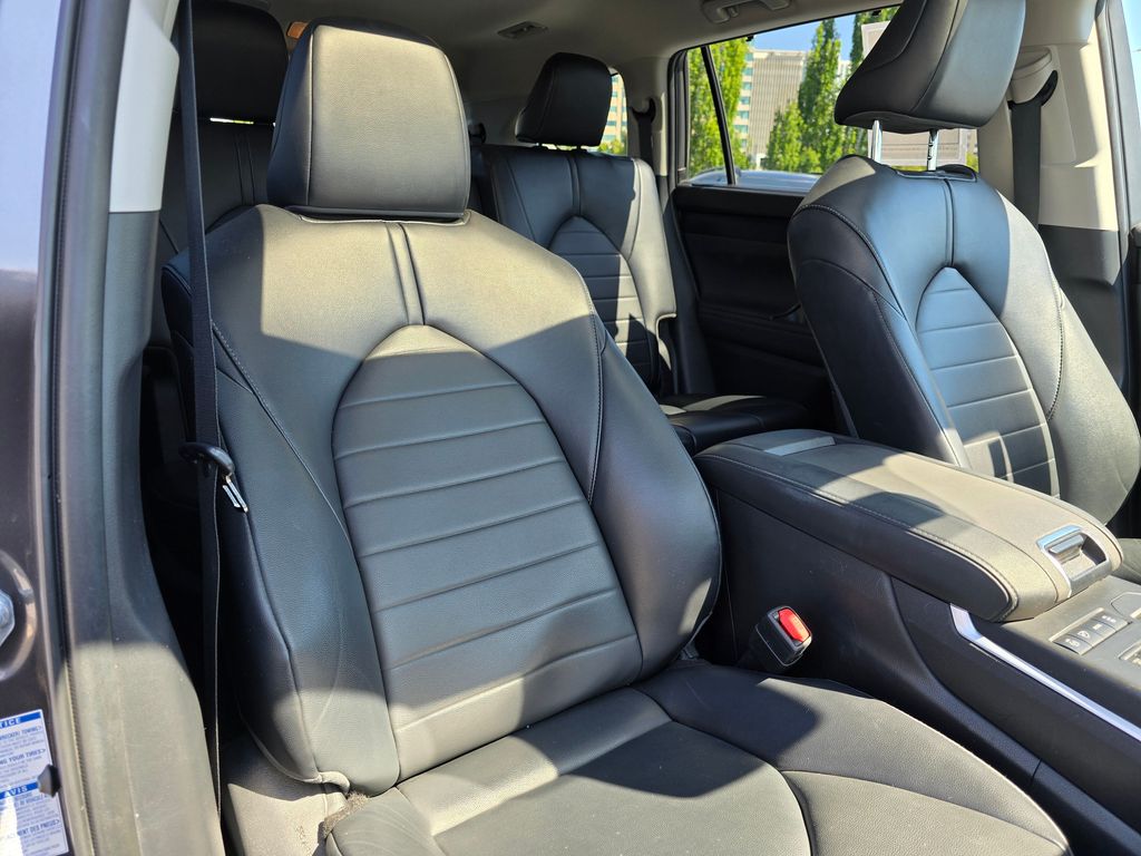 Vehicle image 11 of 31