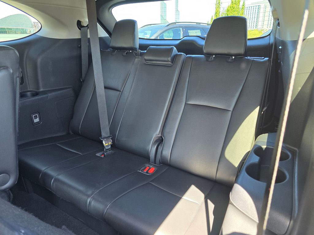 Vehicle image 14 of 31