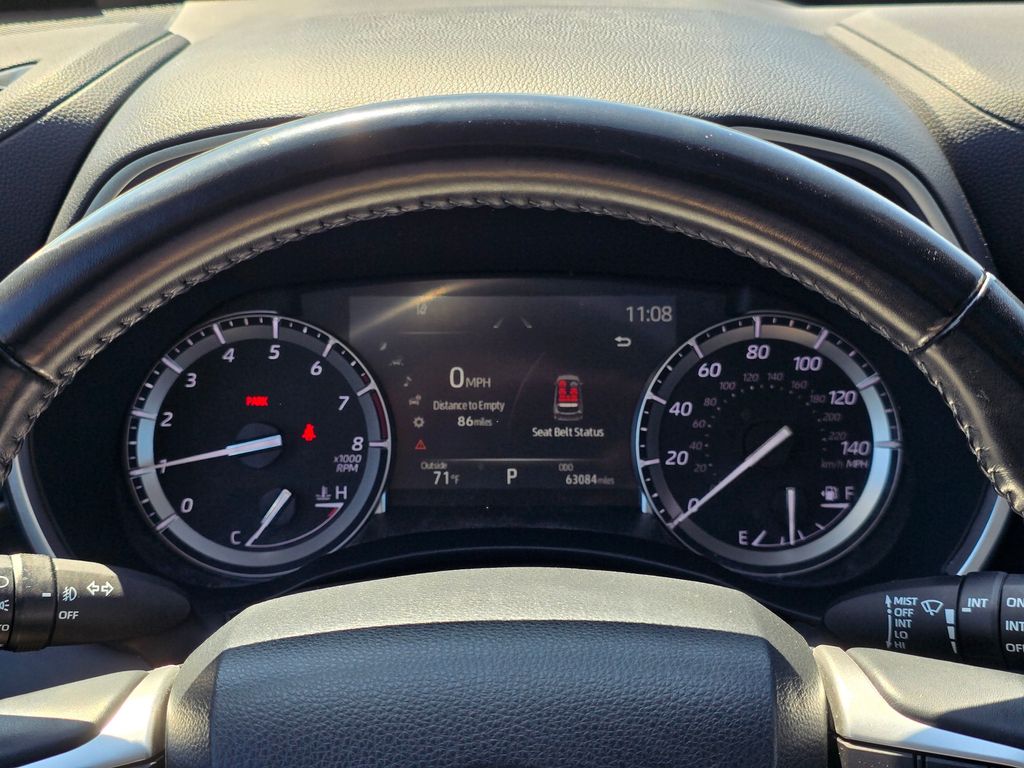Vehicle image 24 of 31