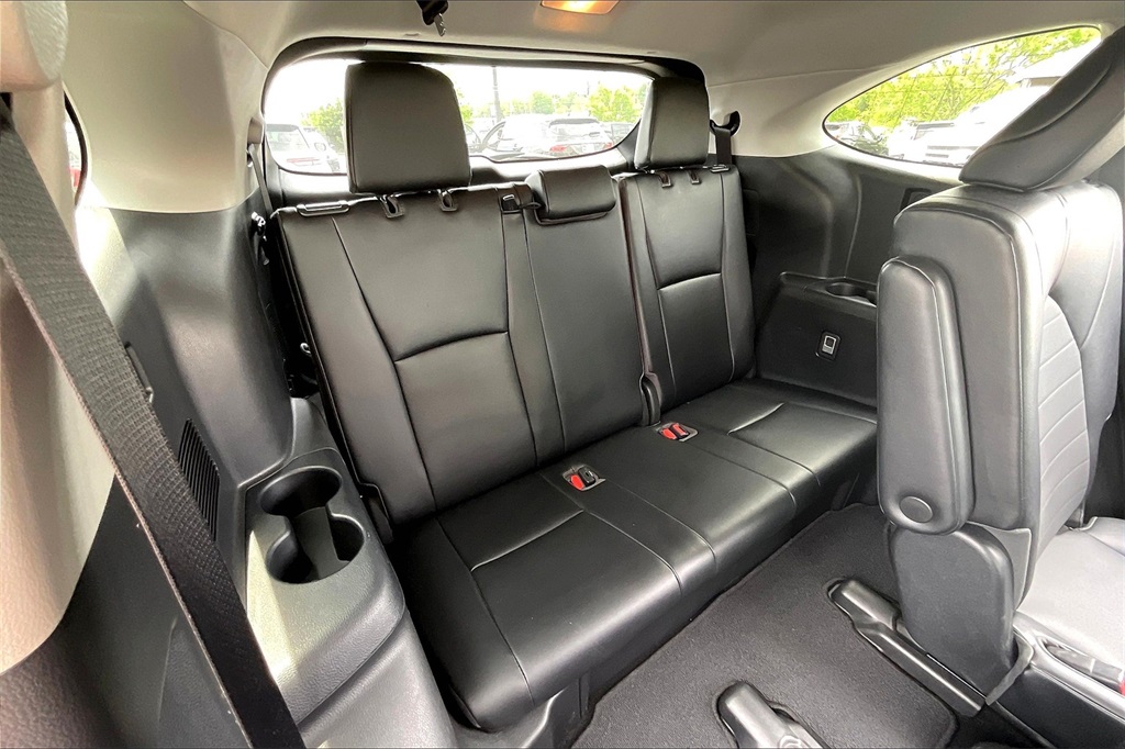 Vehicle image 26 of 35