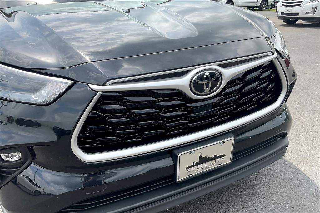 Vehicle image 32 of 35