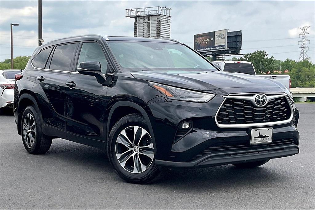 Vehicle image 3 of 35