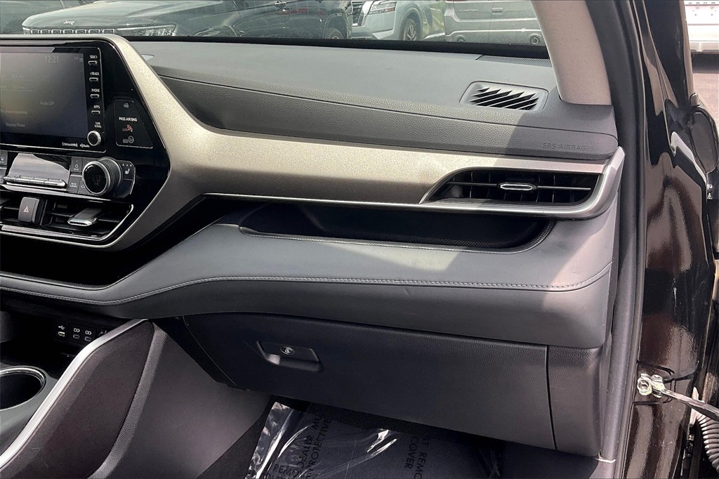 Vehicle image 27 of 35