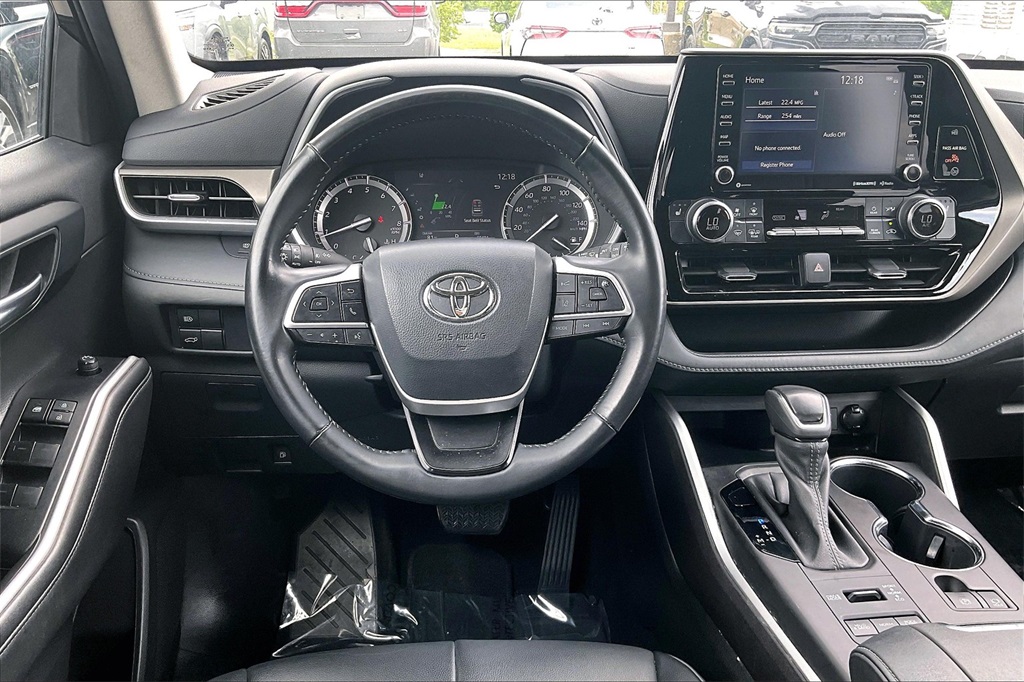 Vehicle image 10 of 35