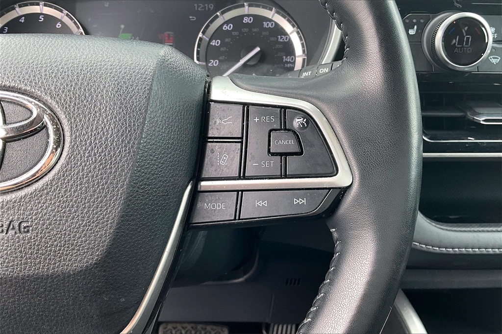 Vehicle image 13 of 35
