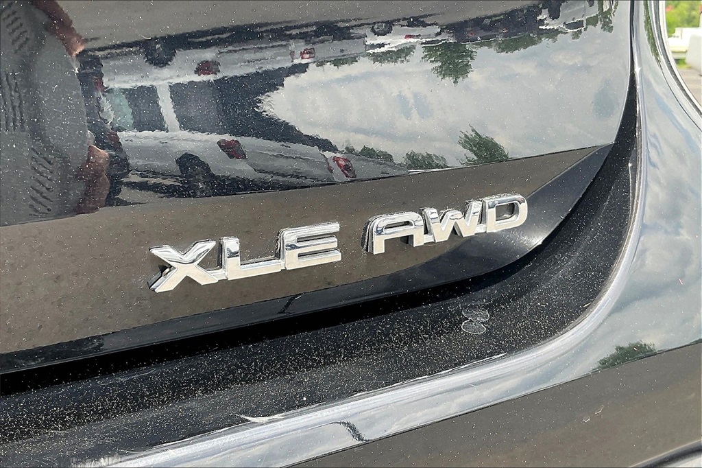 Vehicle image 24 of 35
