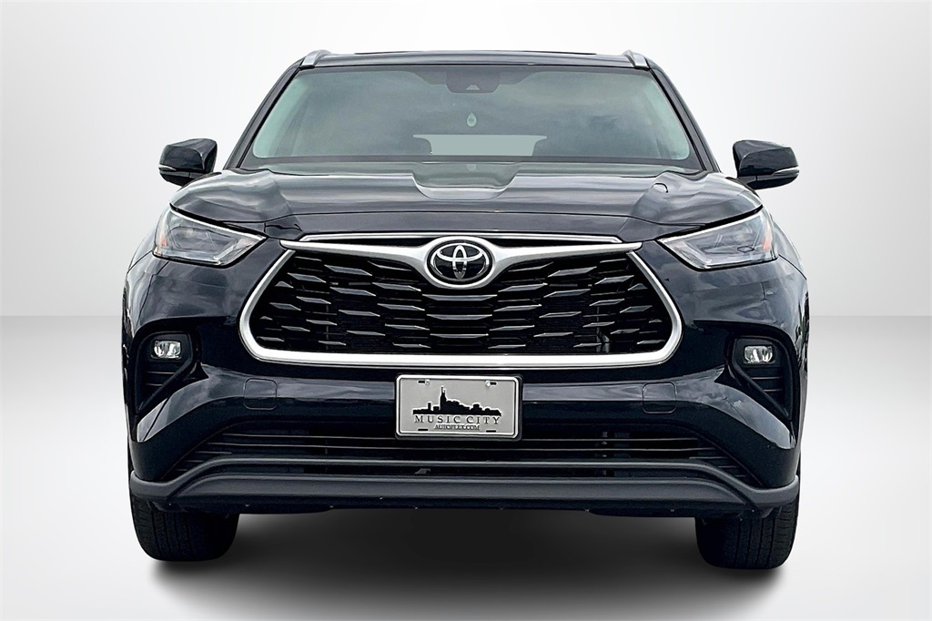 Vehicle image 2 of 35
