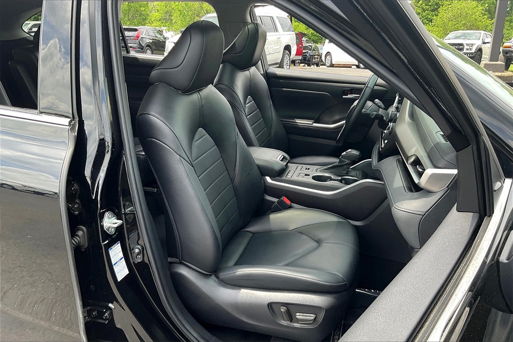 Vehicle image 29 of 35
