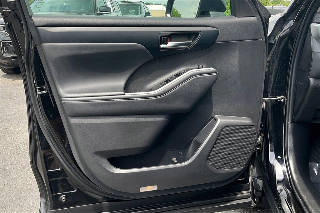 Vehicle image 20 of 35