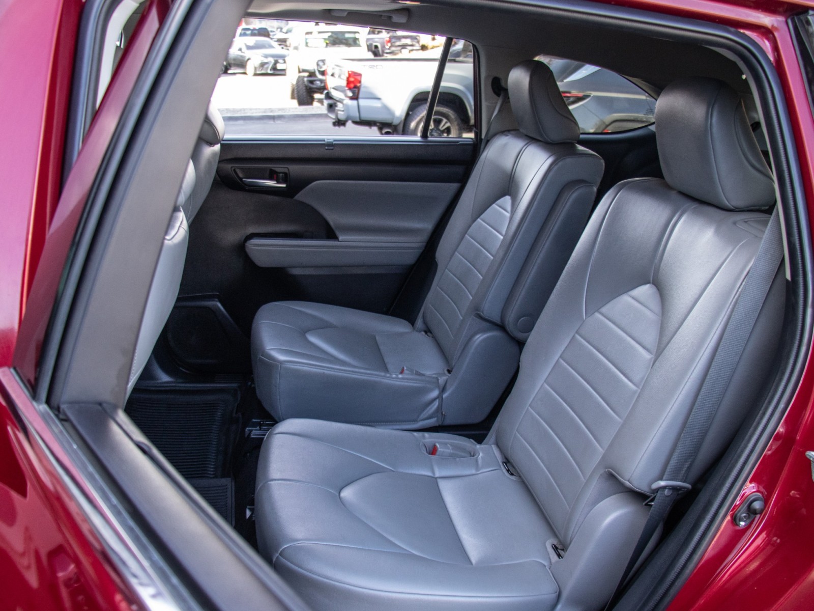 Vehicle image 23 of 26