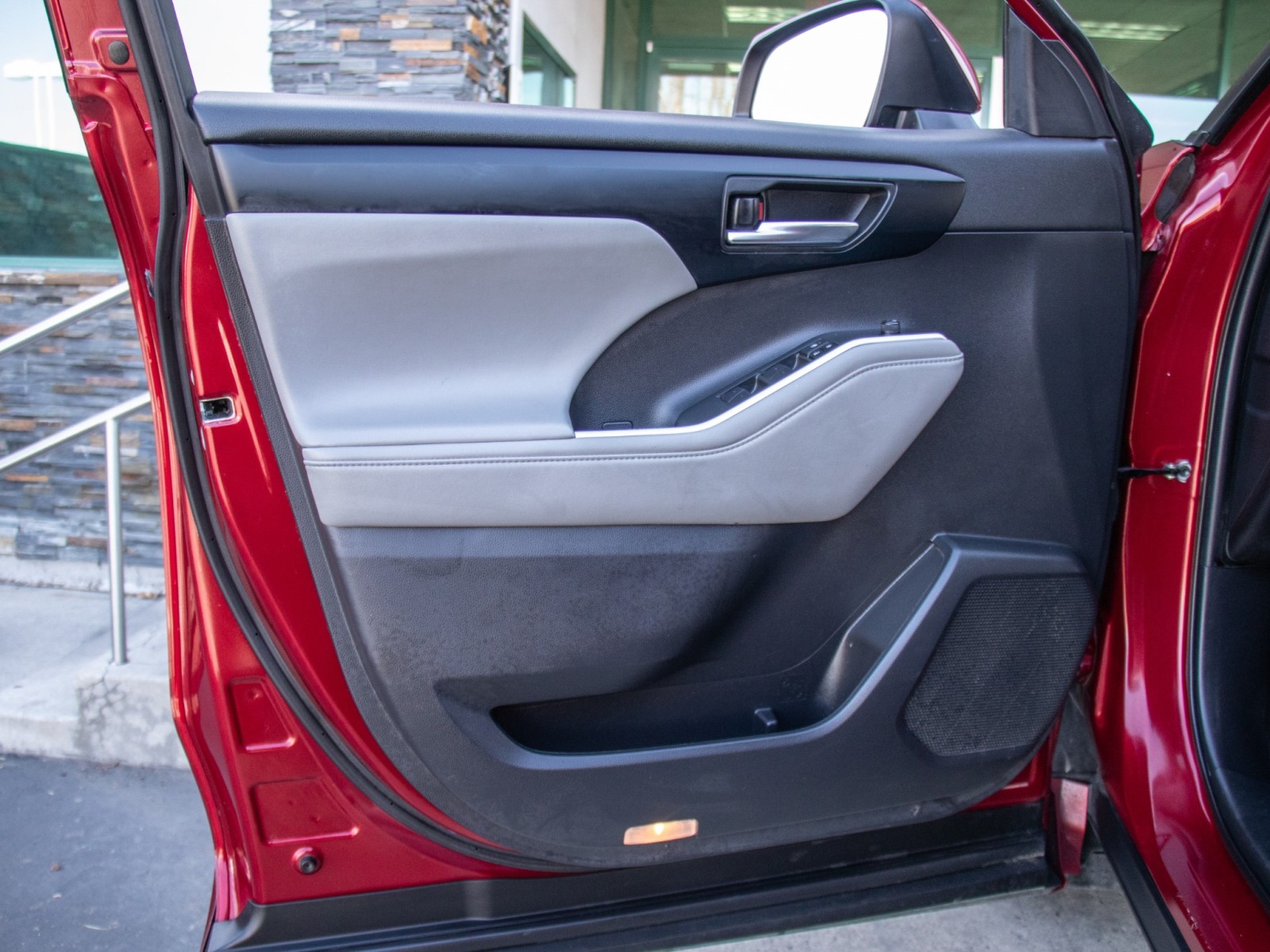 Vehicle image 10 of 26
