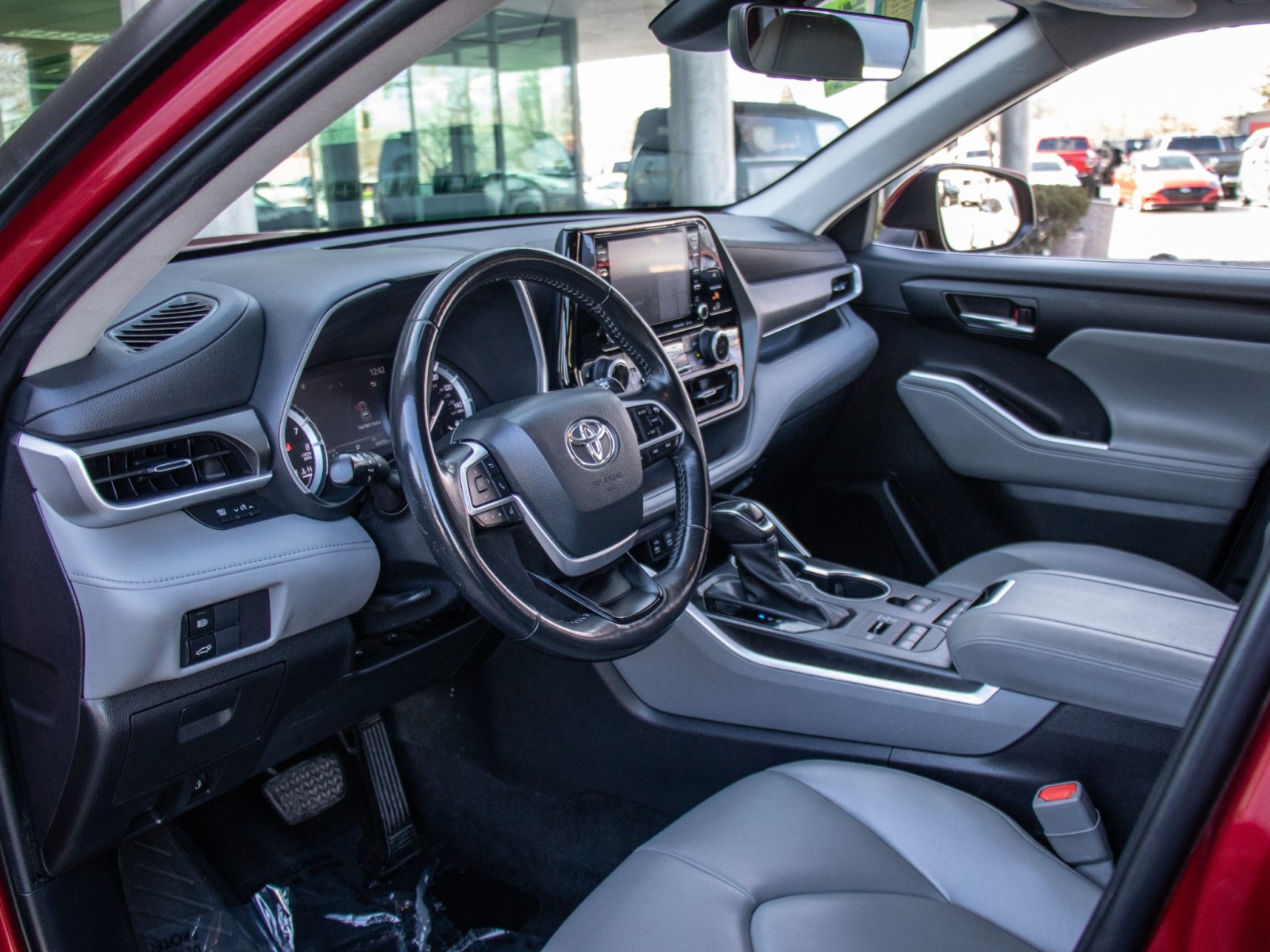 Vehicle image 12 of 26