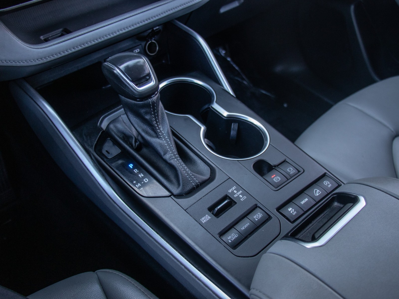 Vehicle image 18 of 26