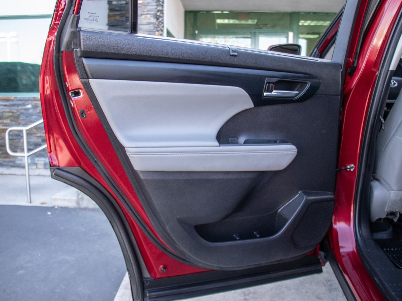 Vehicle image 22 of 26