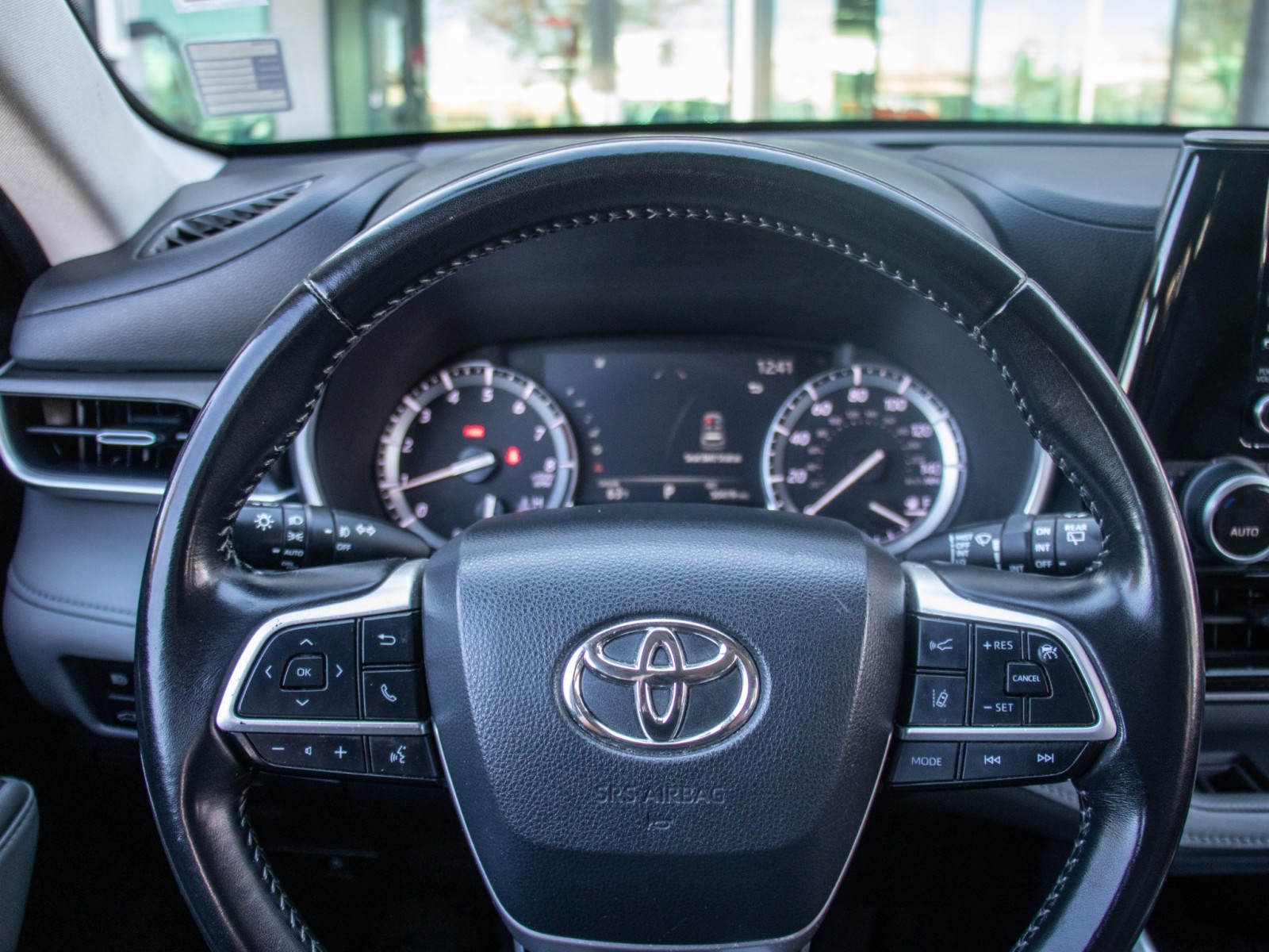 Vehicle image 14 of 26
