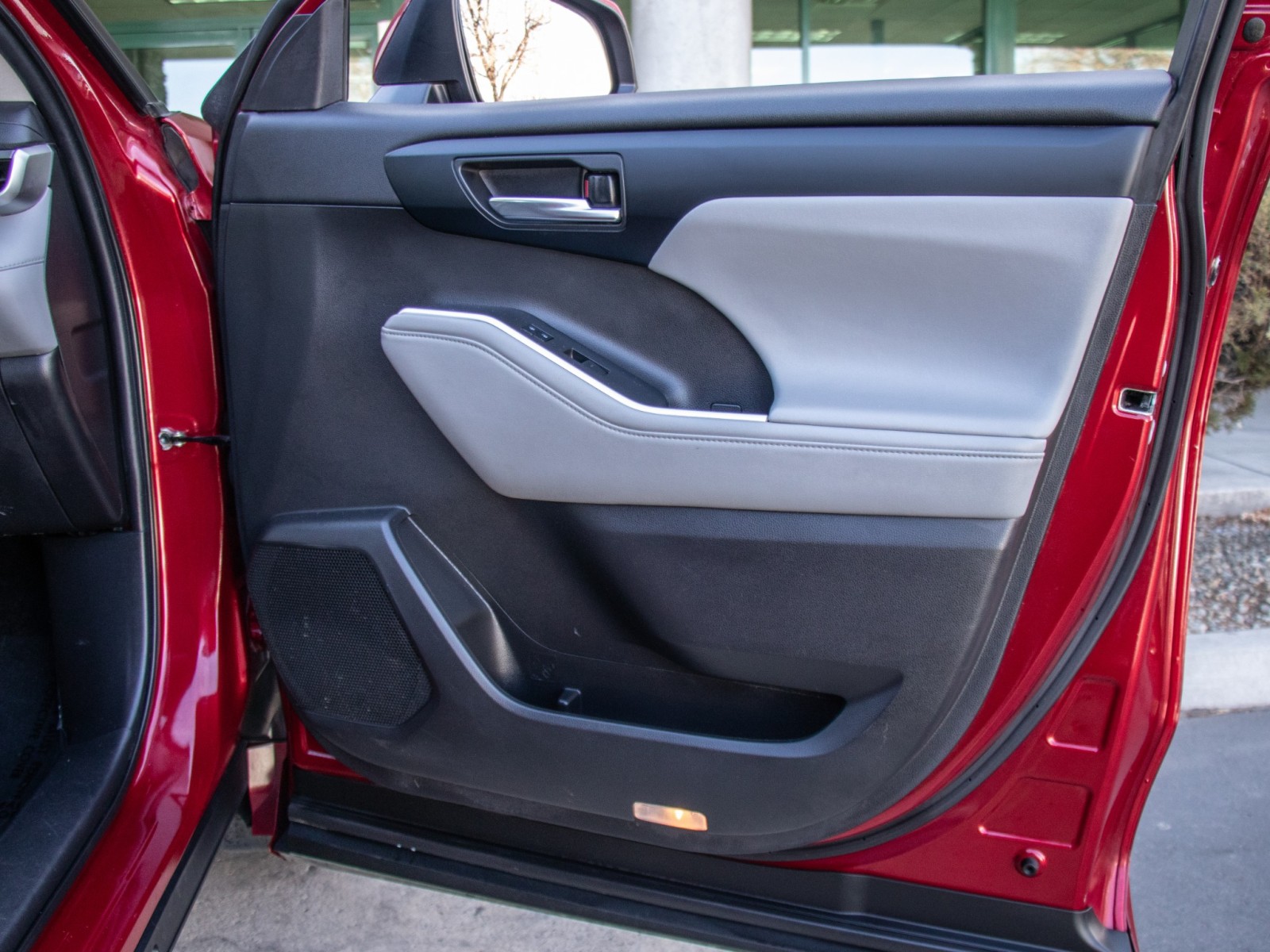 Vehicle image 21 of 26