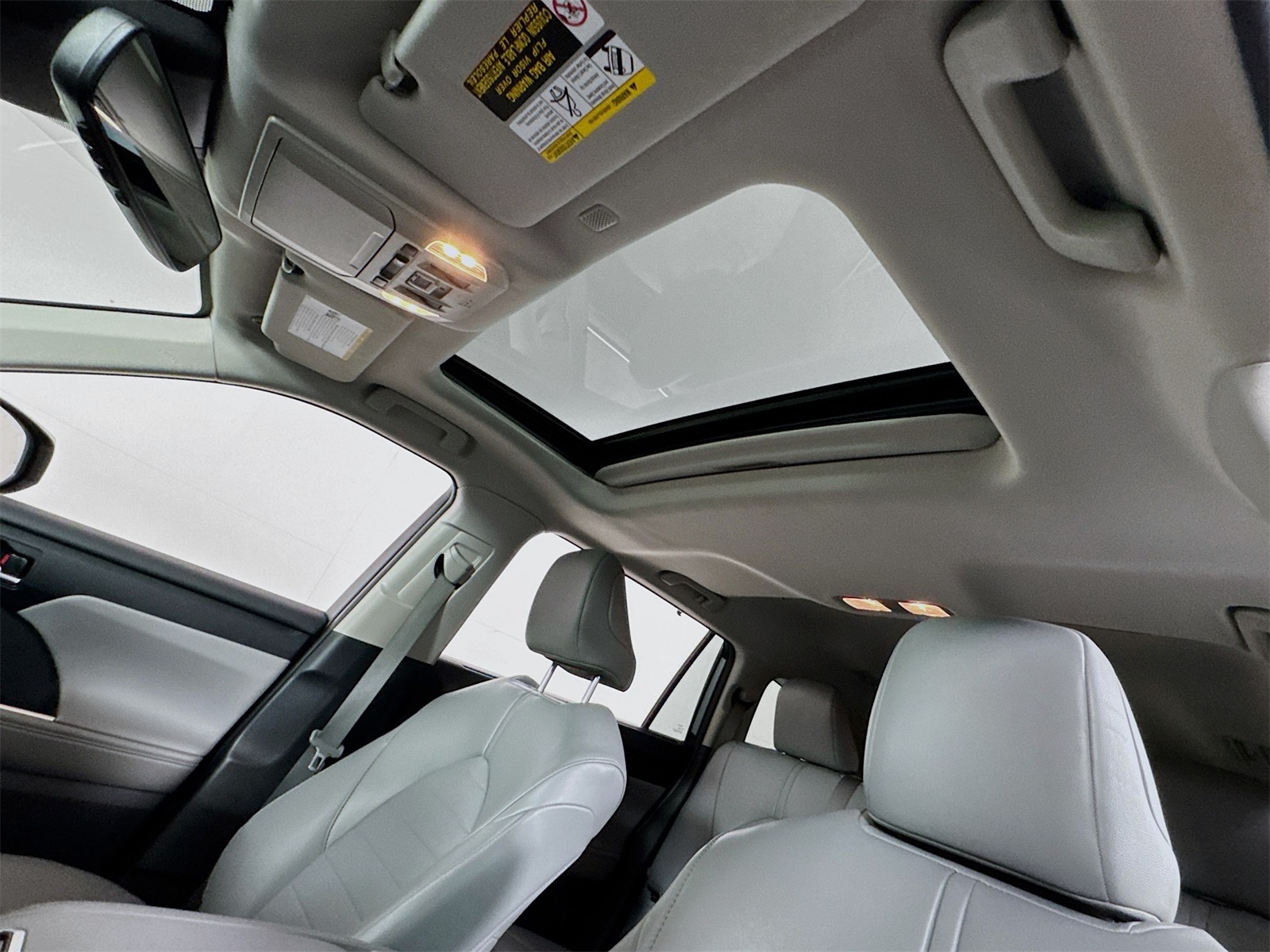 Vehicle image 13 of 21