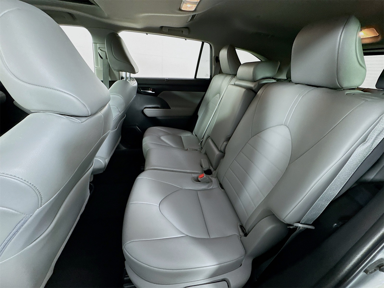 Vehicle image 16 of 21