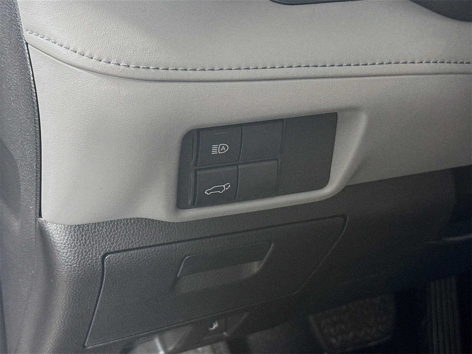 Vehicle image 9 of 21