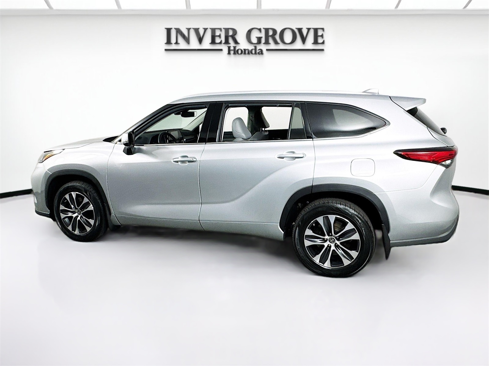 Vehicle image 7 of 21