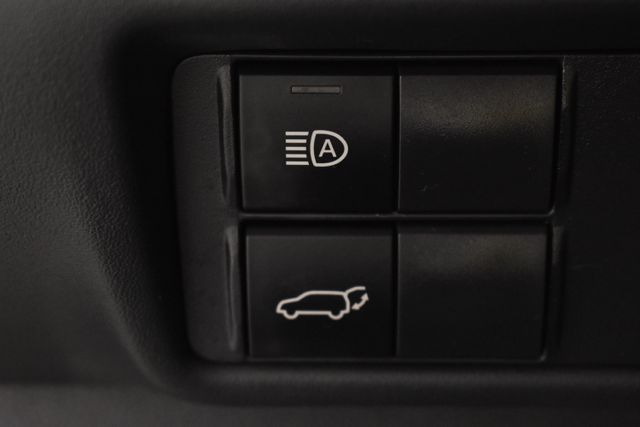 Vehicle image 24 of 32