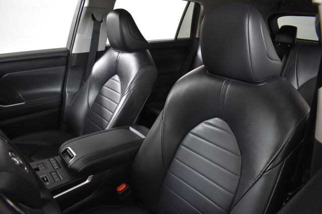 Vehicle image 14 of 32