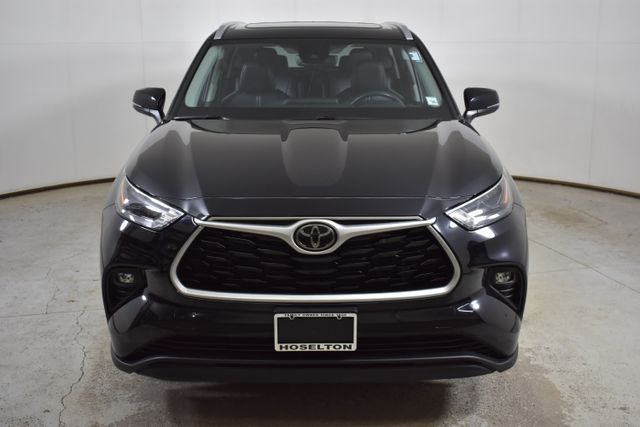 Vehicle image 2 of 32