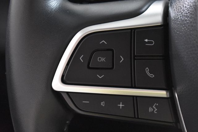 Vehicle image 23 of 32