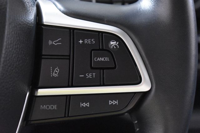 Vehicle image 21 of 32