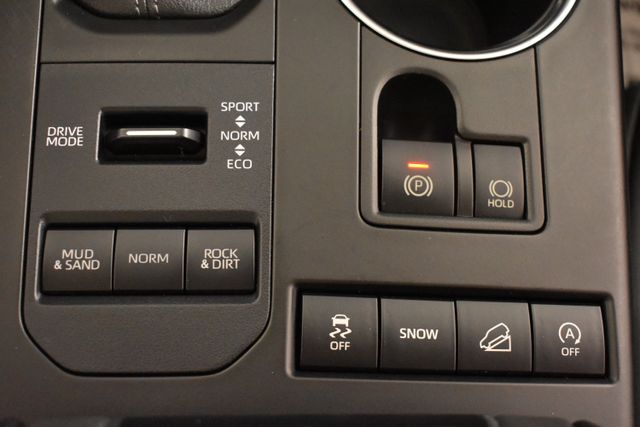 Vehicle image 22 of 32