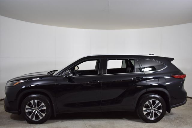 Vehicle image 8 of 32
