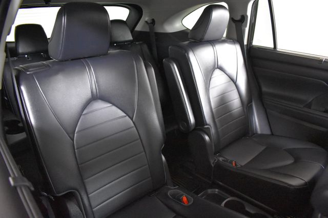 Vehicle image 11 of 32
