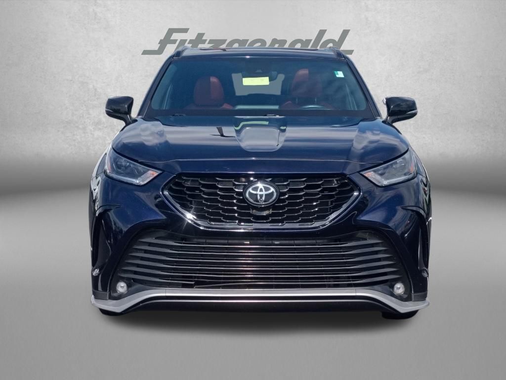 2022 Toyota Highlander XSE Image 2 of 28