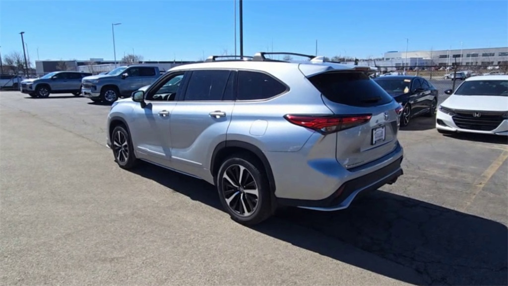 Vehicle image 7 of 39