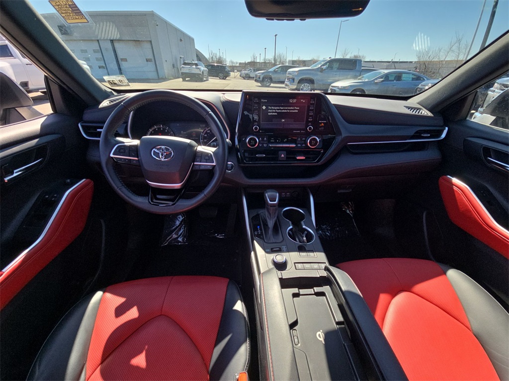 Vehicle image 10 of 39