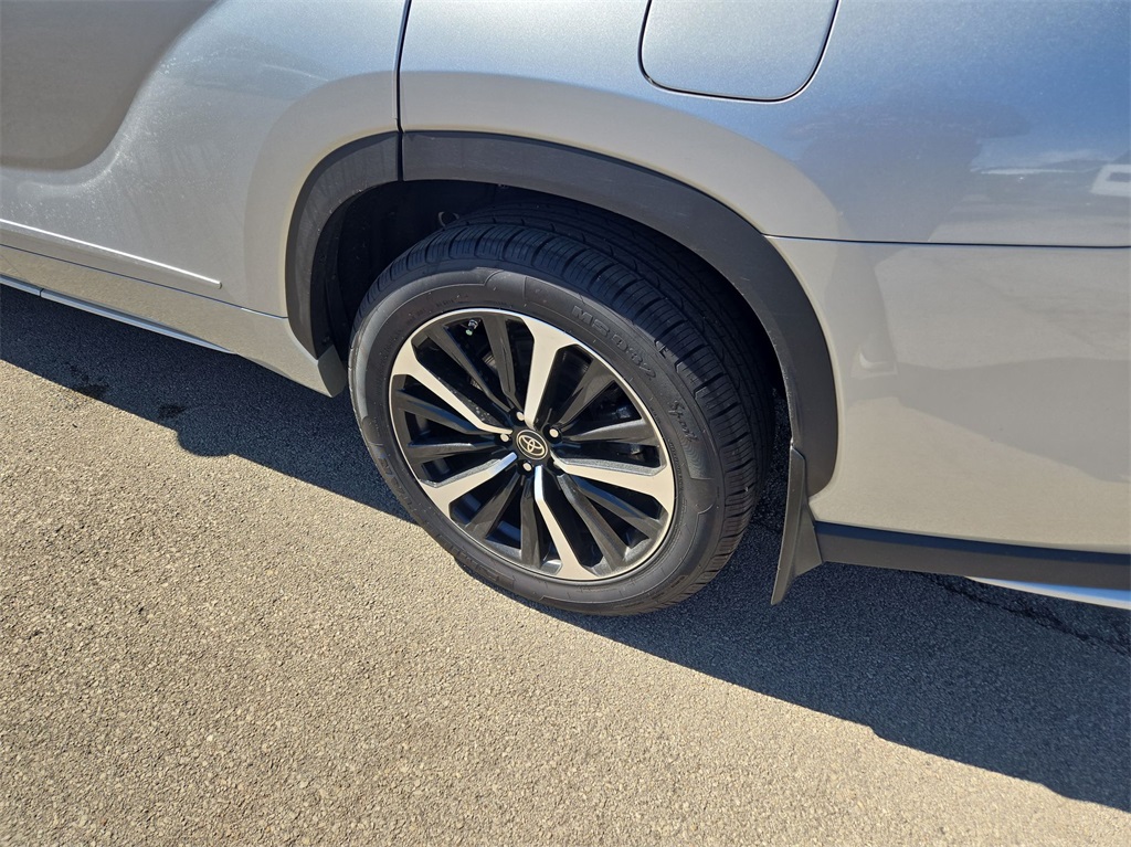 Vehicle image 38 of 39