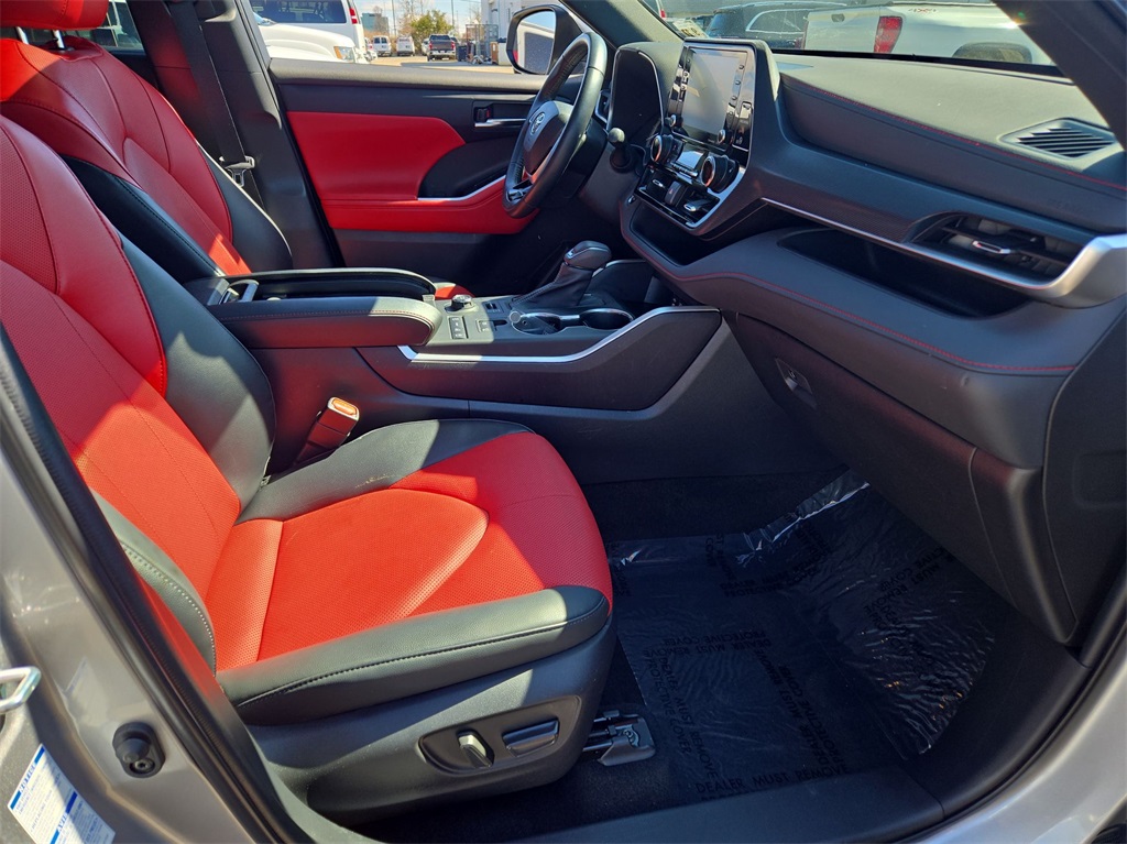Vehicle image 33 of 39