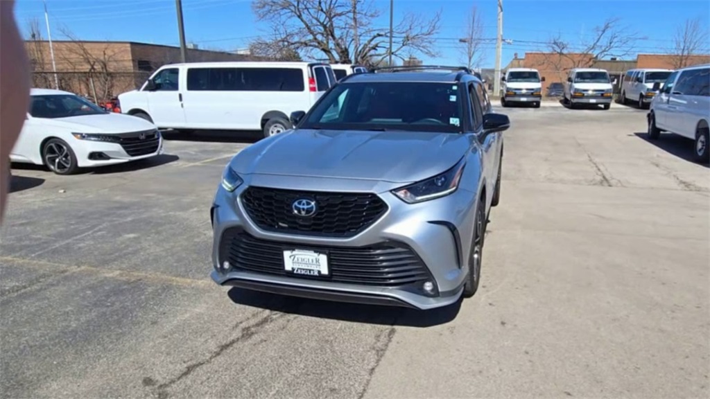 Vehicle image 8 of 39