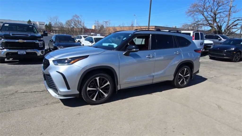 Vehicle image 9 of 39