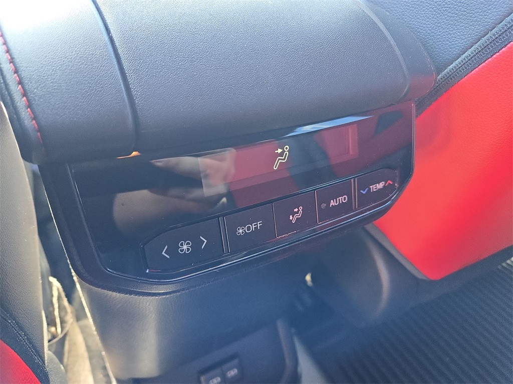 Vehicle image 27 of 39