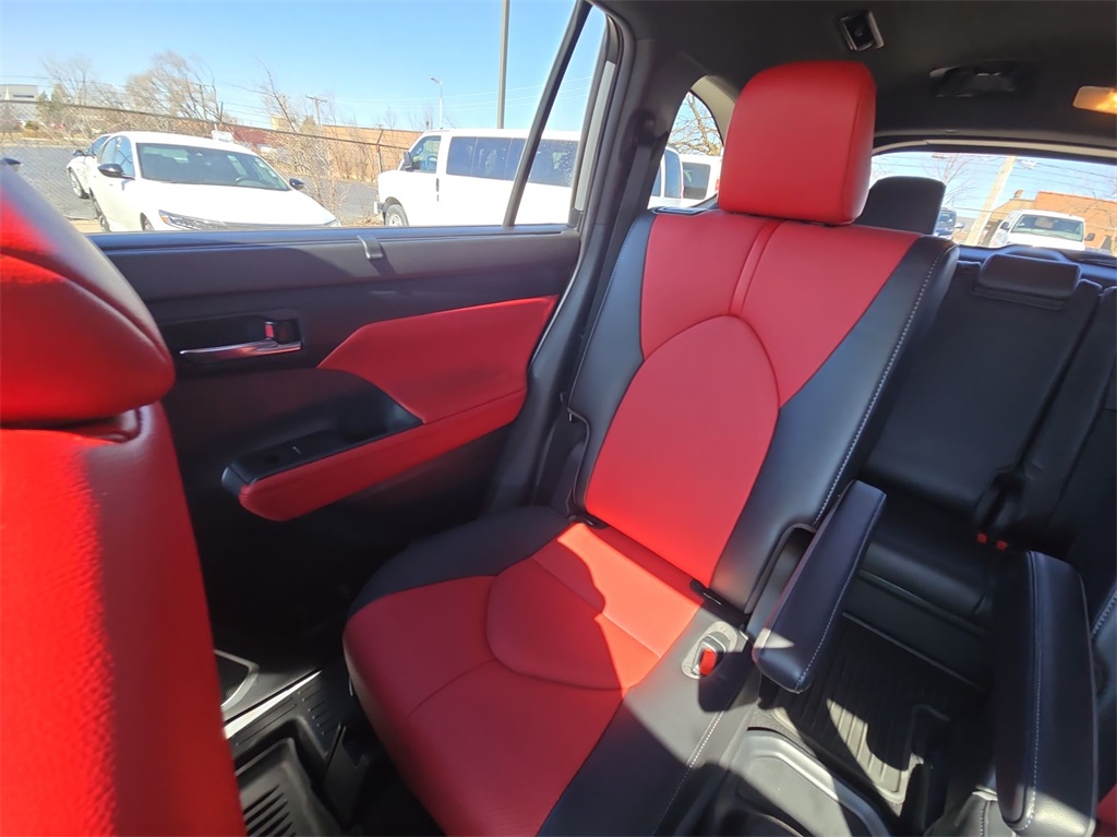 Vehicle image 12 of 39