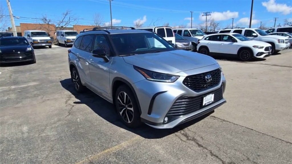 Vehicle image 5 of 39