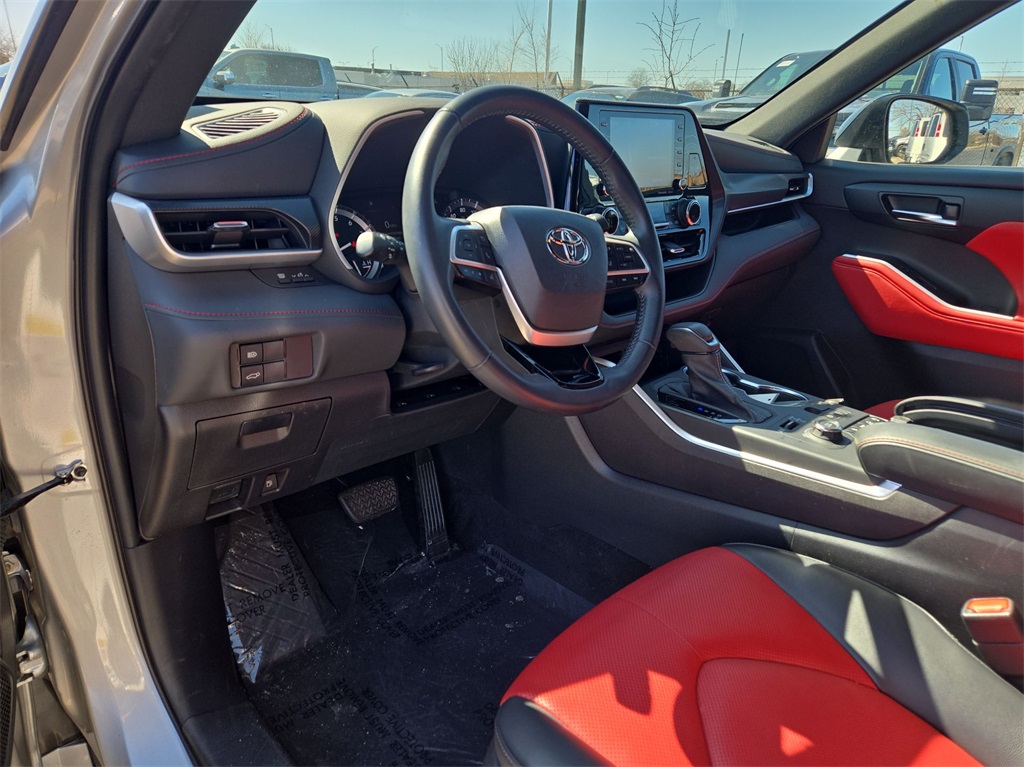 Vehicle image 16 of 39