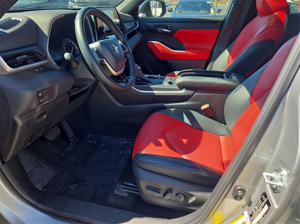 Vehicle image 25 of 39