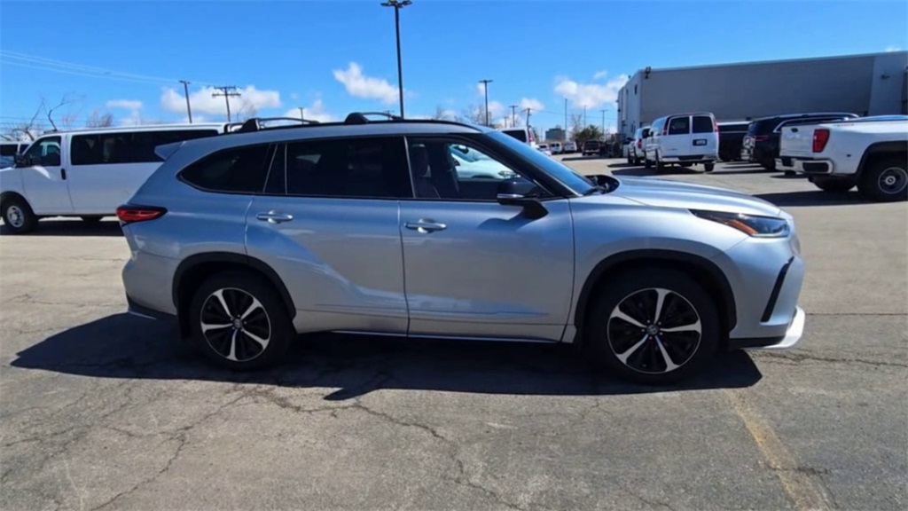 Vehicle image 6 of 39