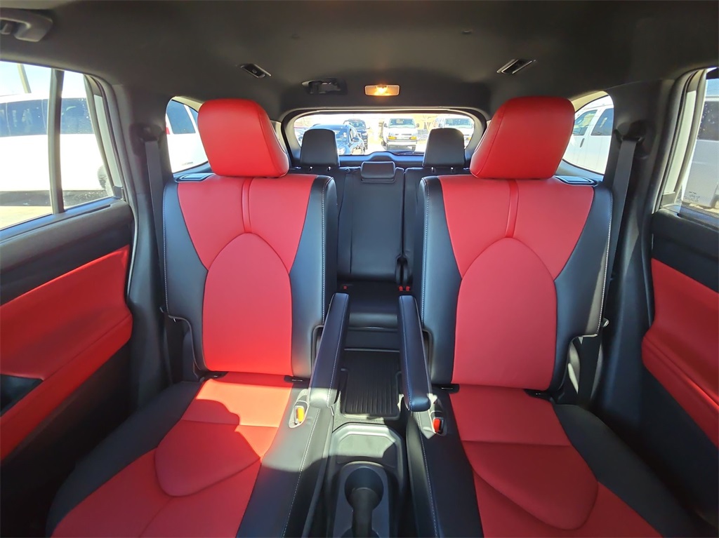 Vehicle image 13 of 39