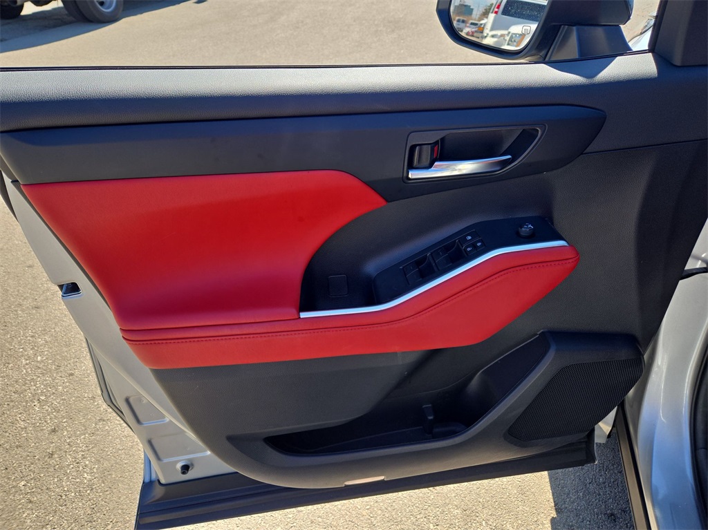 Vehicle image 28 of 39