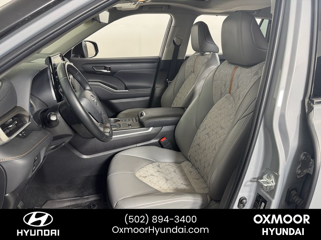 Vehicle image 12 of 31